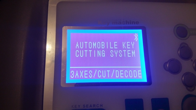 v8/x6 key cutting machine